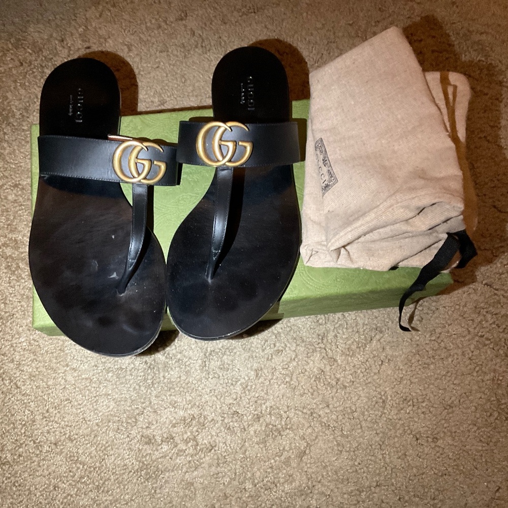 Gucci Women’s Marmont Thong Sandal size 371/2  Black color